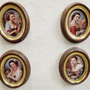4 stampe dame cornice noce