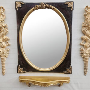Specchio con mensola e fregi decorativi
