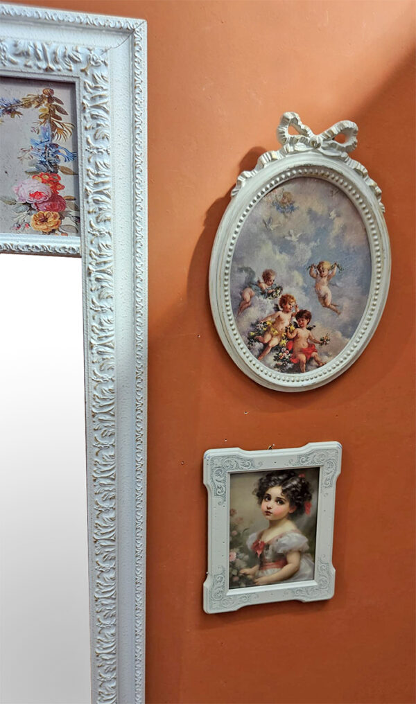Completo bianco con puttini e fanciulle - immagine 3