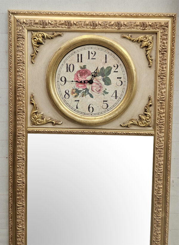 Specchio con orologio