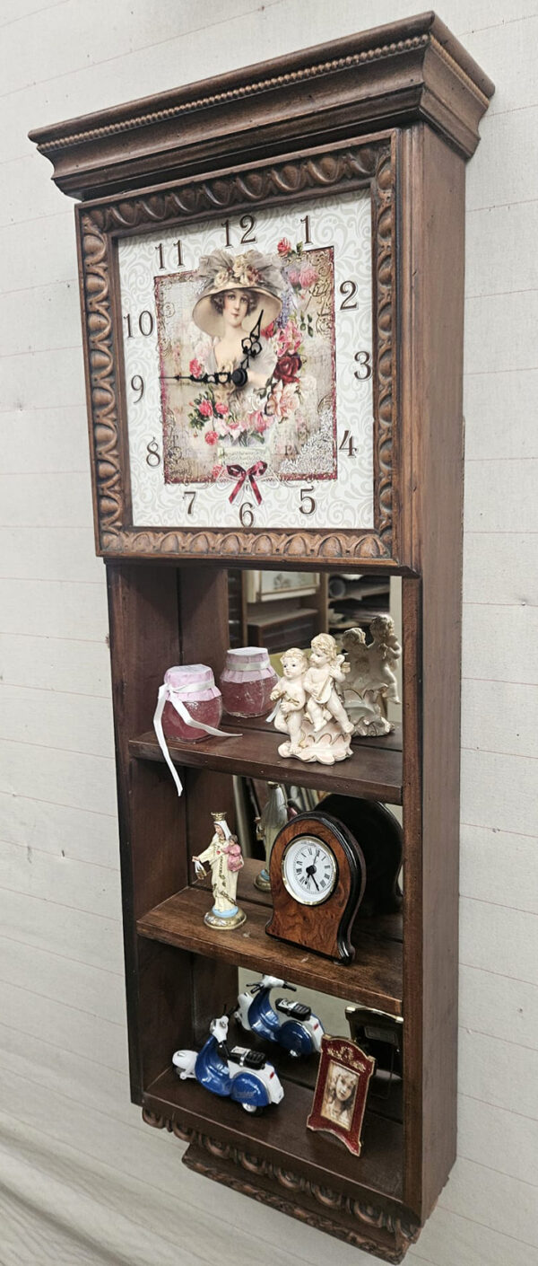 Orologio da parete con mensoline