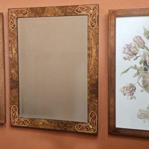 Specchio rettangolare e 2 stampe
