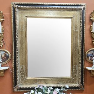 Completo con cornice incisa